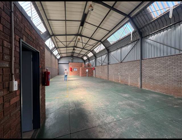 275M² WAREHOUSE TO LET IN SPARTAN